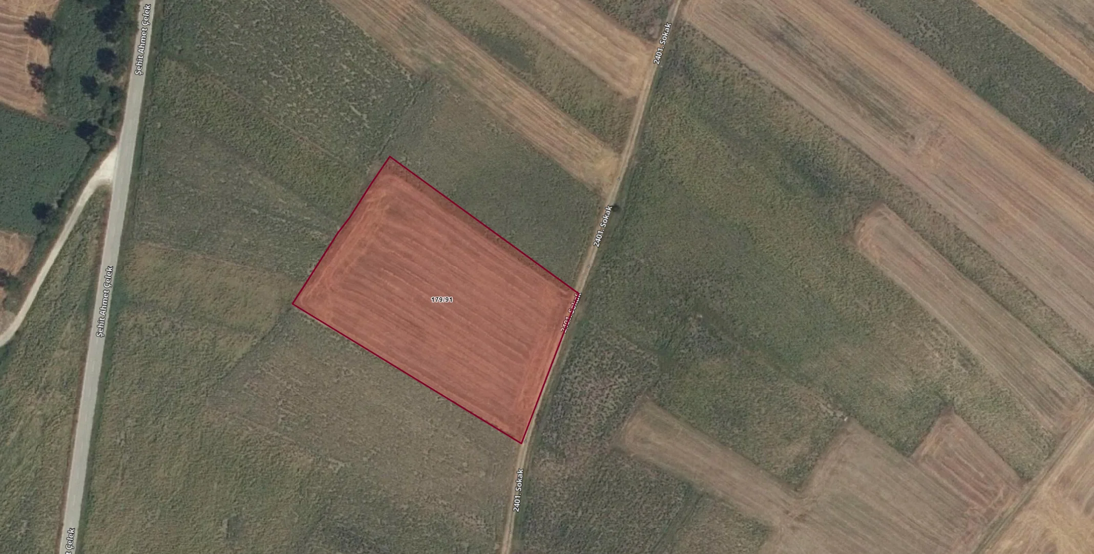 PINARBAŞI BÖLGESİNDE 1.596 M² MERKEZİ KONUMDA  İÇERİSİNDE
